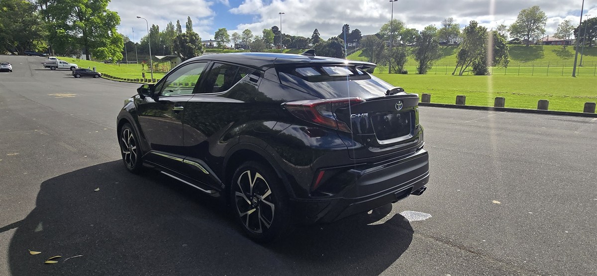 2018 Toyota C-HR thumbnail