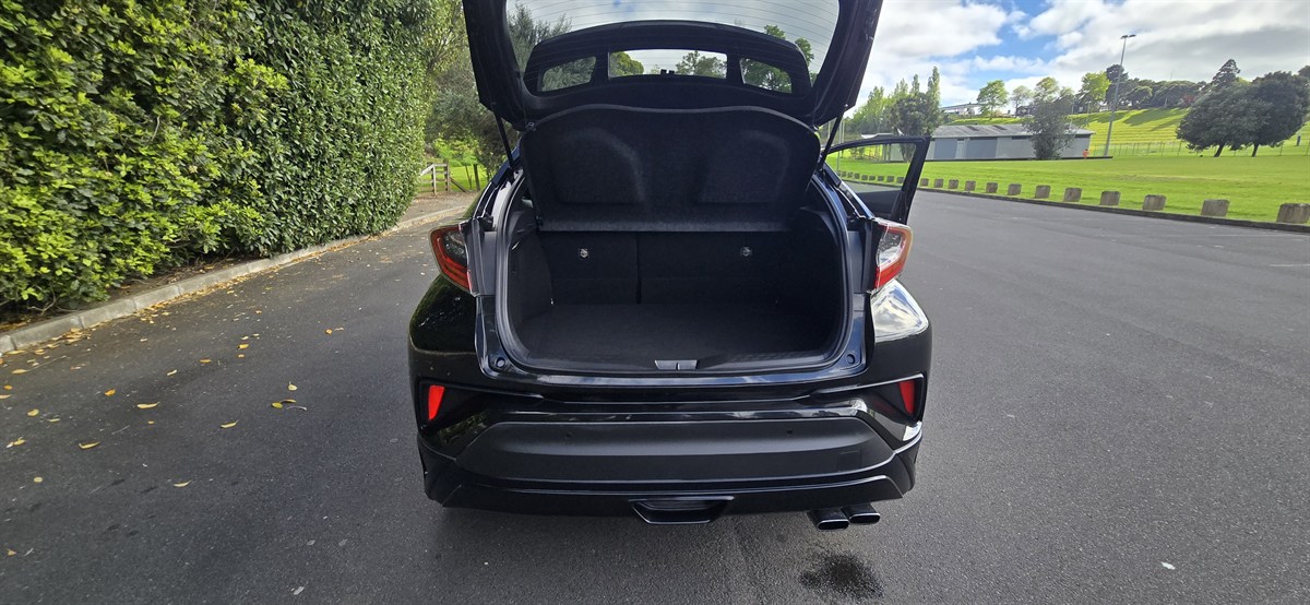 2018 Toyota C-HR thumbnail