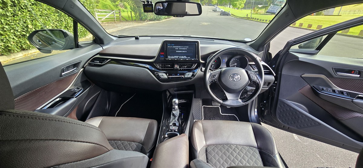 2018 Toyota C-HR thumbnail