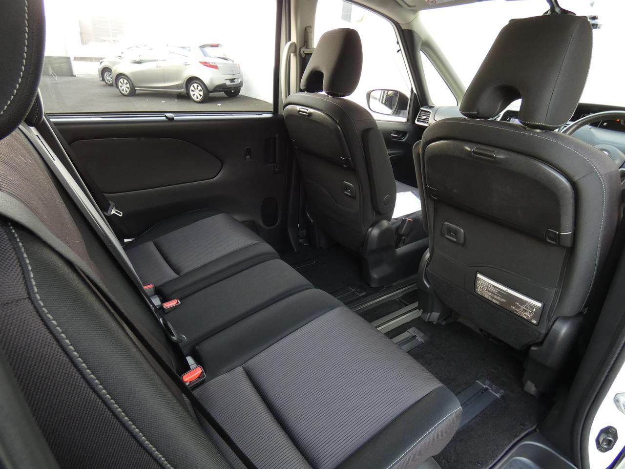 2017 Nissan SERENA thumbnail
