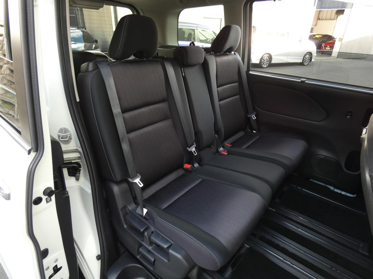 2017 Nissan SERENA thumbnail