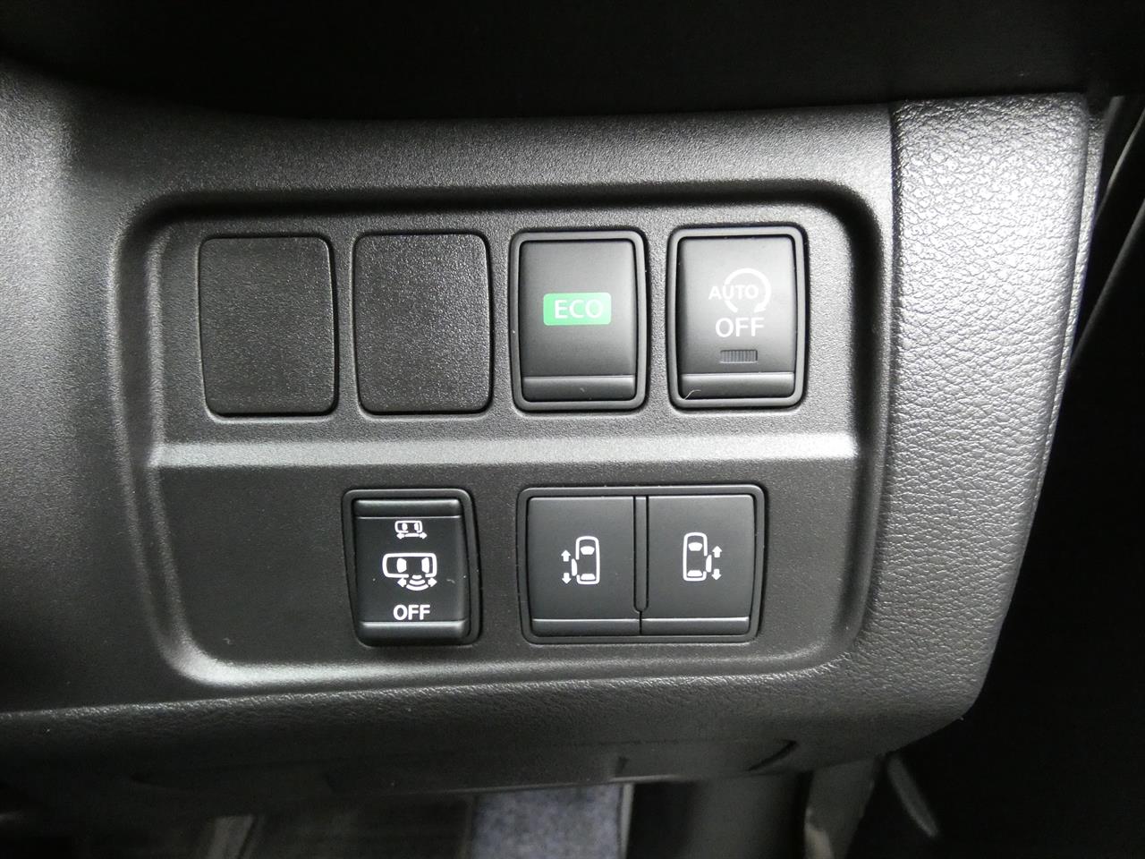 2017 Nissan SERENA thumbnail