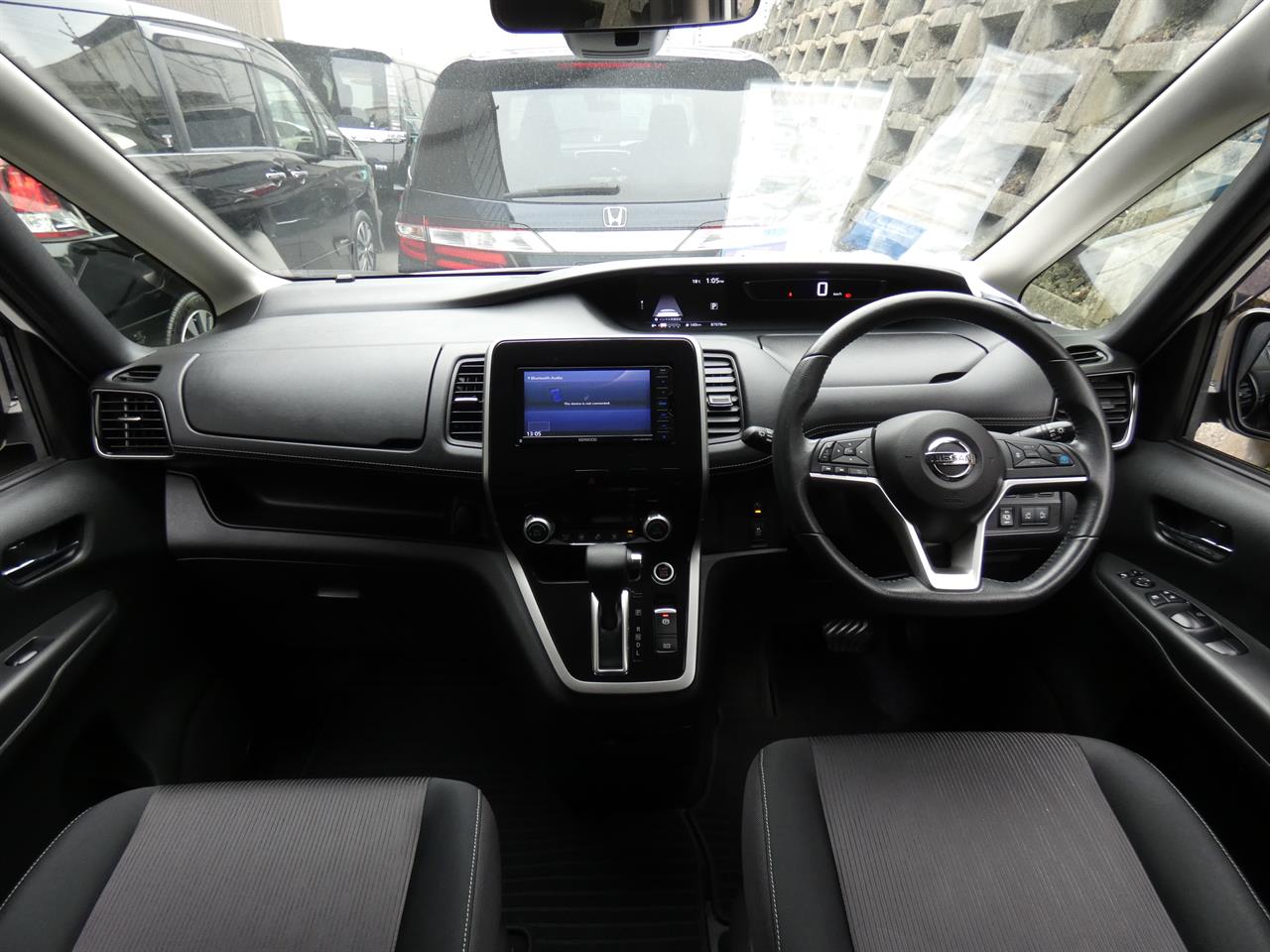 2017 Nissan SERENA thumbnail