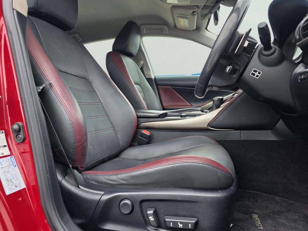2018 Lexus IS thumbnail