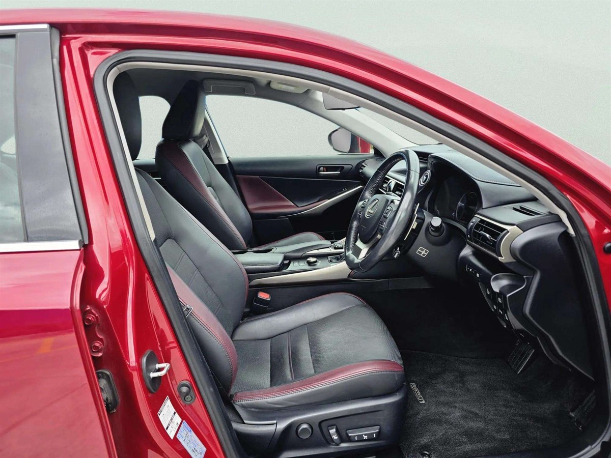 2018 Lexus IS thumbnail