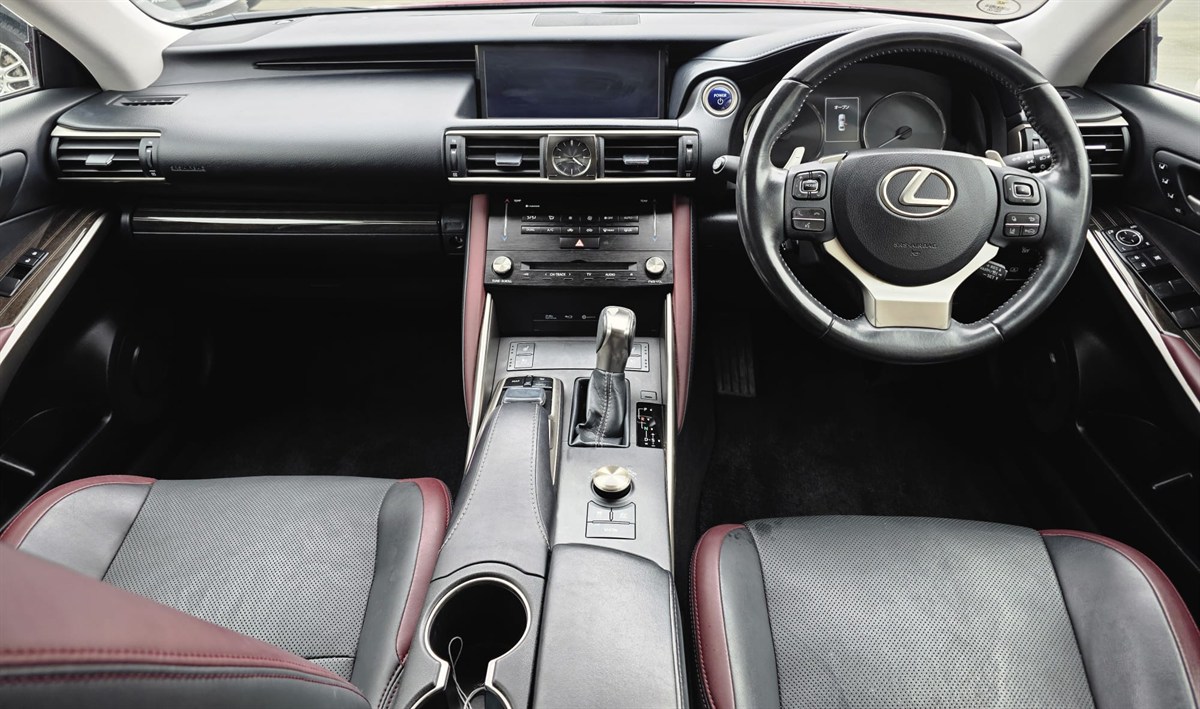 2018 Lexus IS thumbnail
