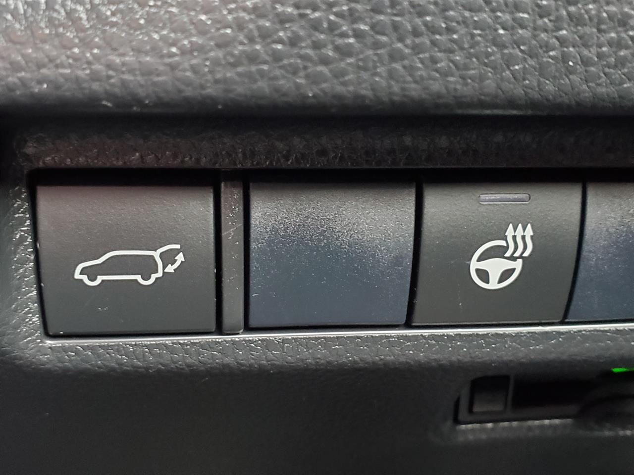 2020 Toyota Rav4 thumbnail