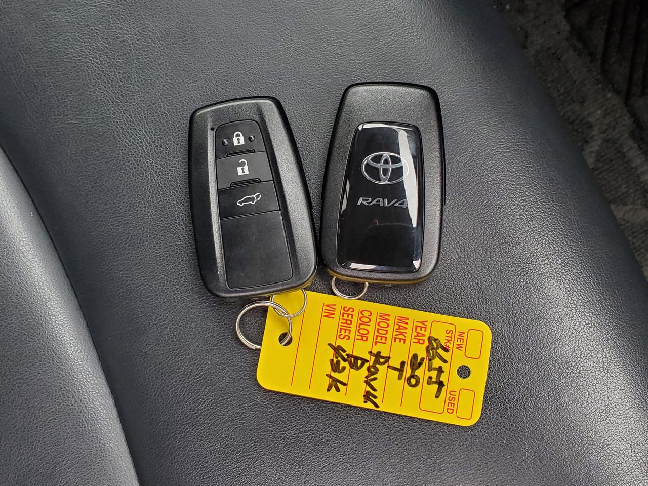 2020 Toyota Rav4 thumbnail
