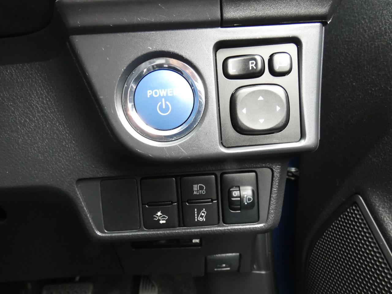 2016 Toyota COROLLA thumbnail
