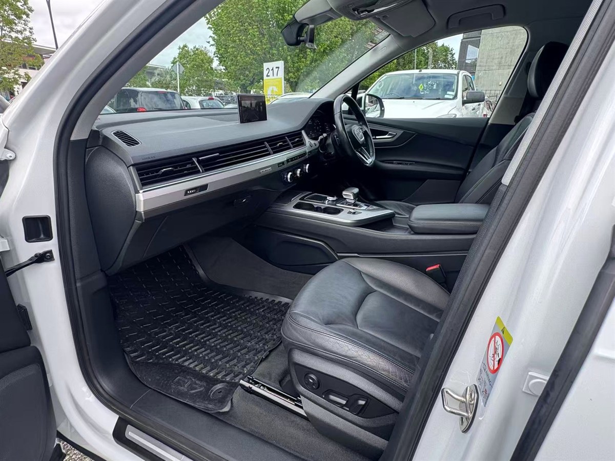 2016 Audi Q7 thumbnail