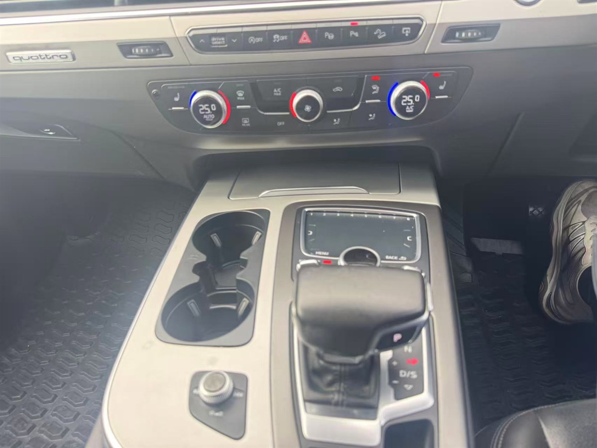2016 Audi Q7 thumbnail