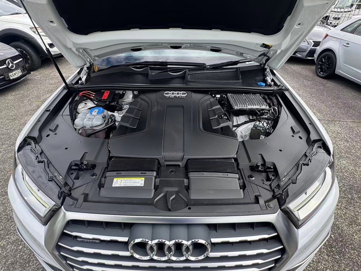 2016 Audi Q7 thumbnail