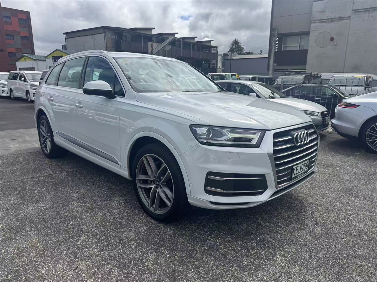 2016 Audi Q7 thumbnail