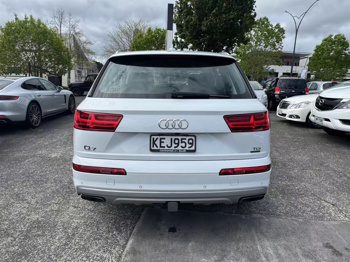 2016 Audi Q7 thumbnail