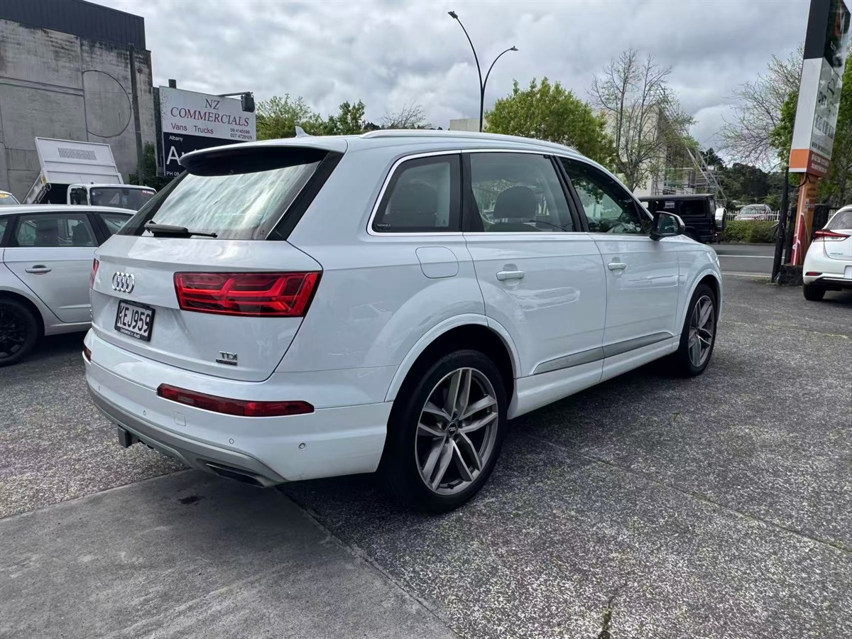 2016 Audi Q7 thumbnail