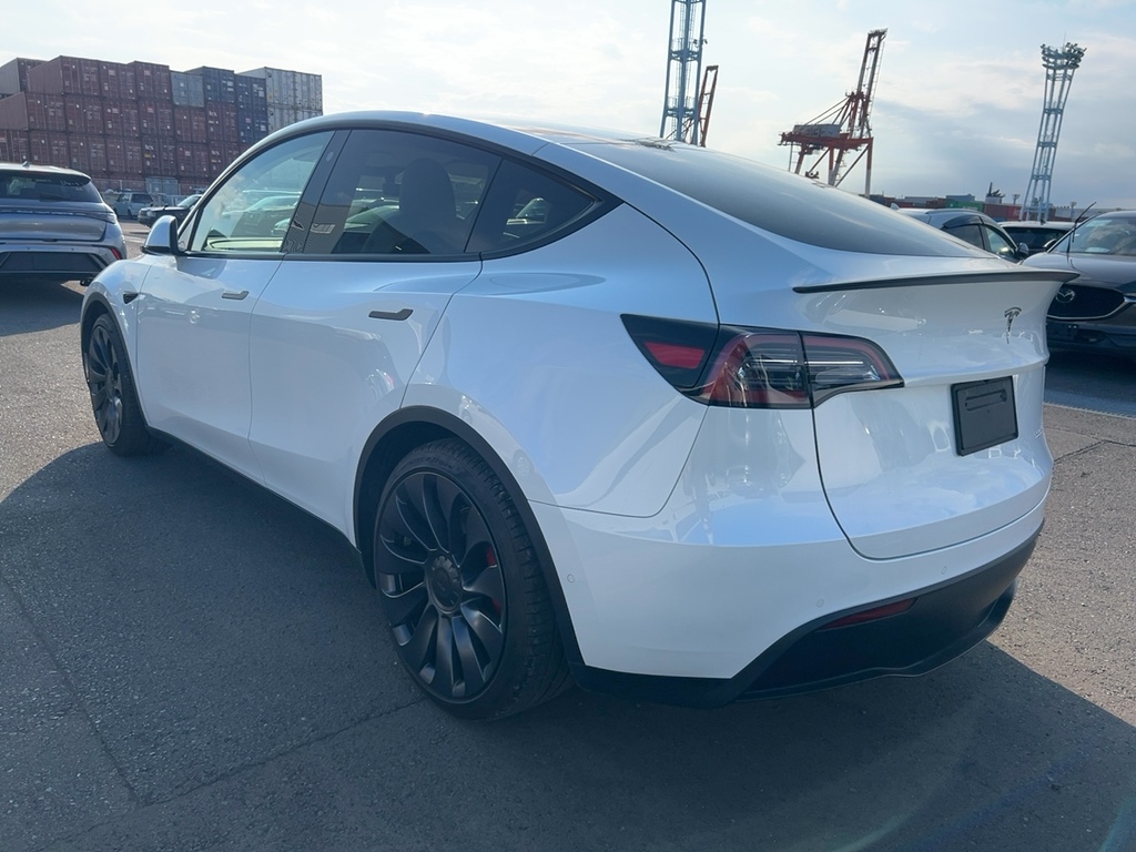 2023 Tesla Model thumbnail