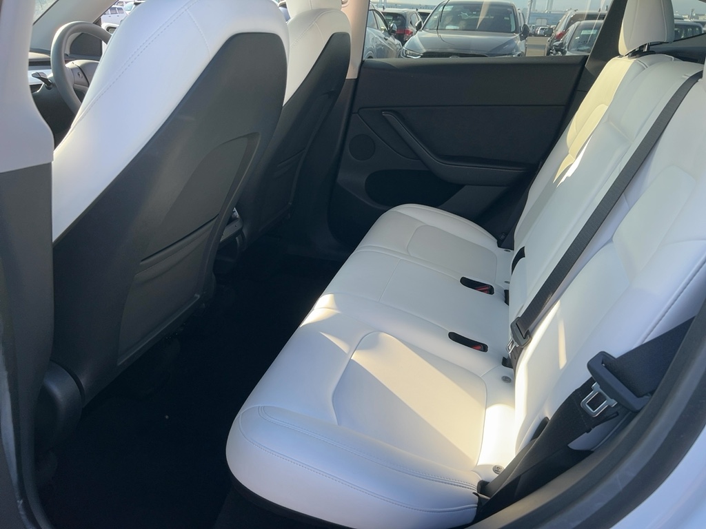 2023 Tesla Model thumbnail