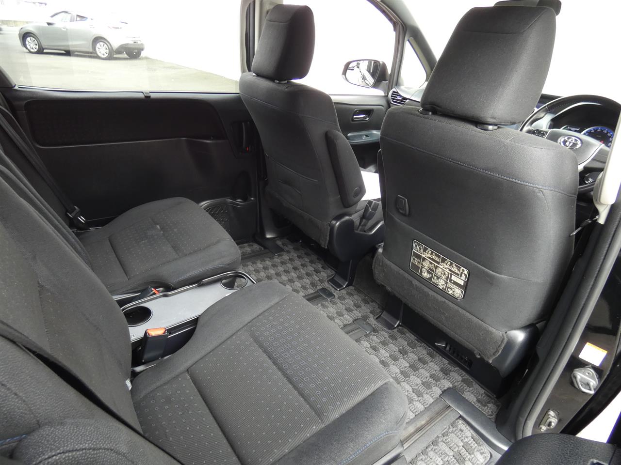 2014 Toyota Voxy thumbnail