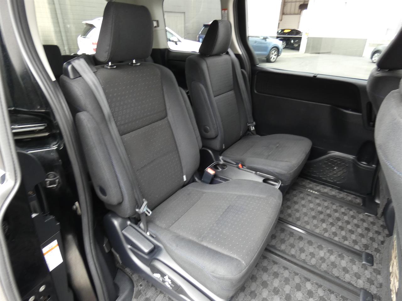 2014 Toyota Voxy thumbnail