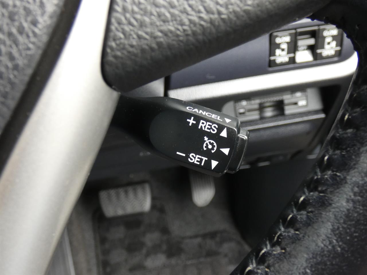 2014 Toyota Voxy thumbnail