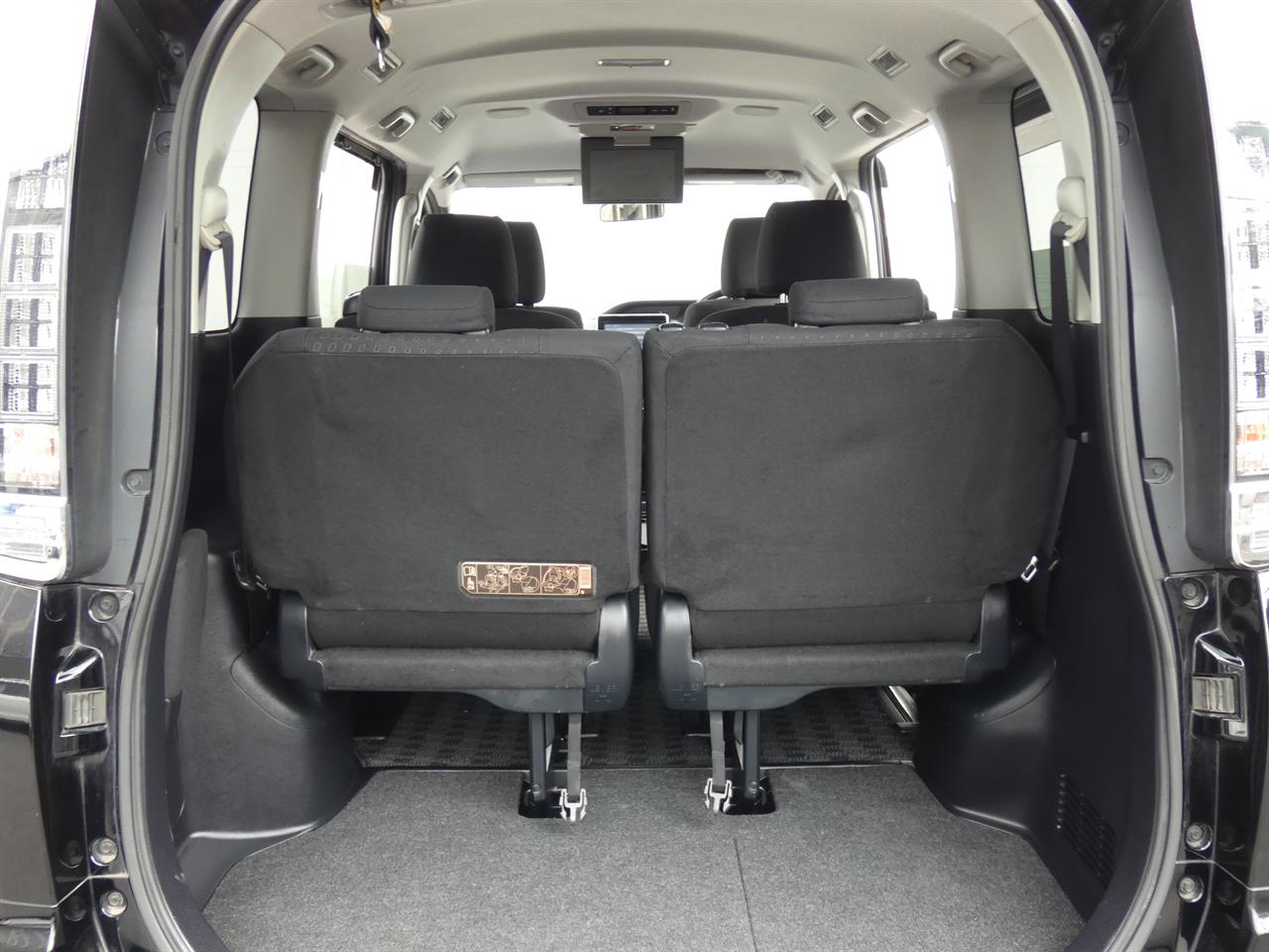 2014 Toyota Voxy thumbnail