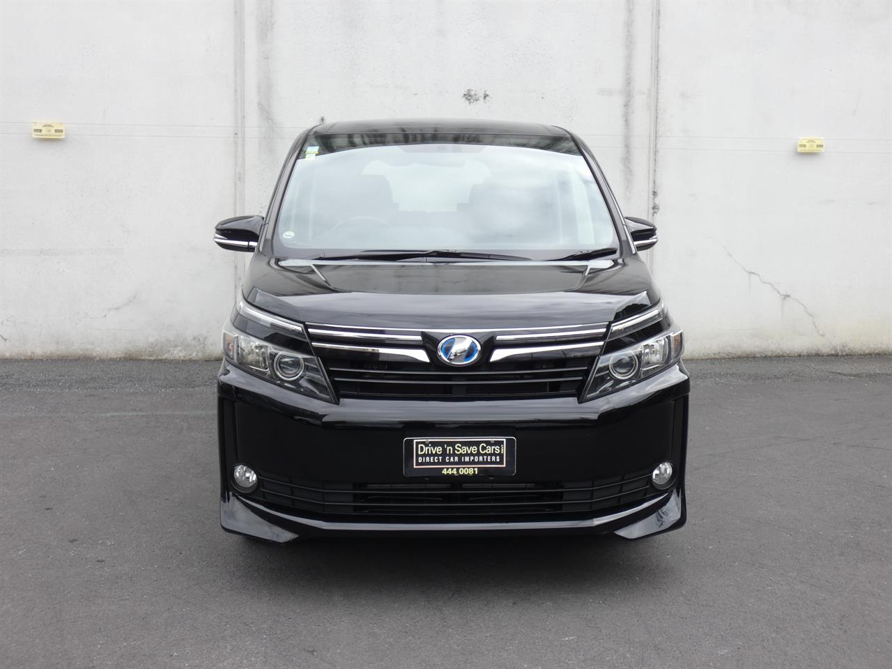 2014 Toyota Voxy thumbnail