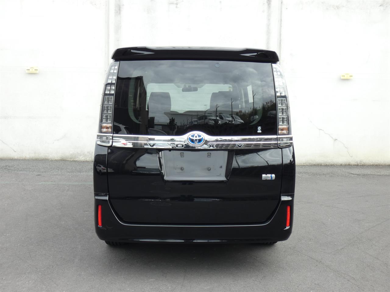 2014 Toyota Voxy thumbnail