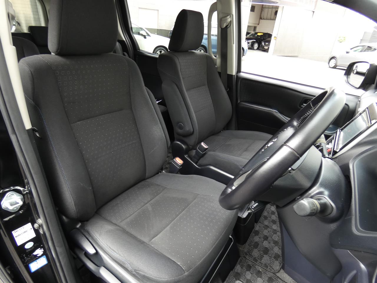2014 Toyota Voxy thumbnail