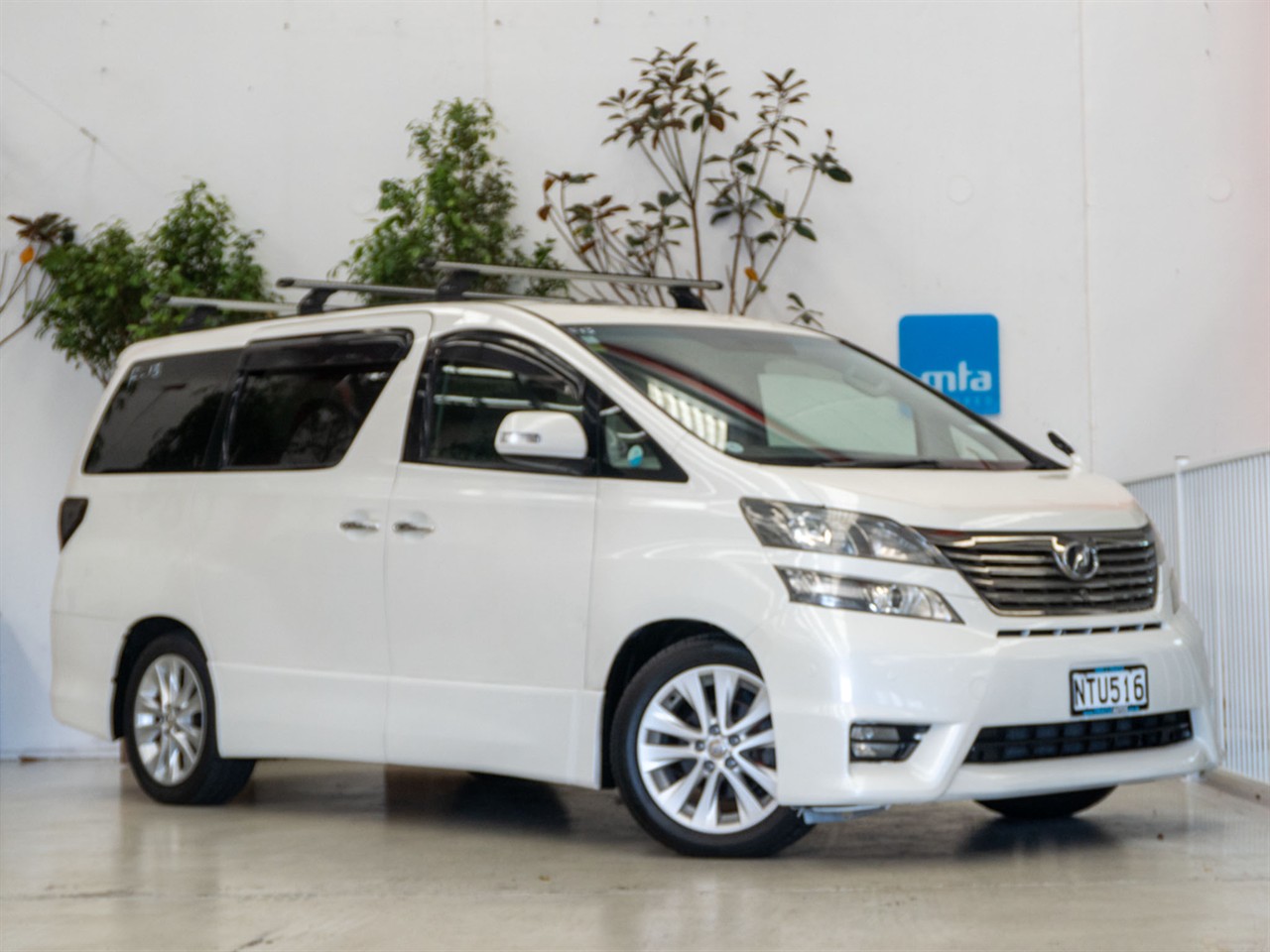 2009 Toyota Vellfire thumbnail