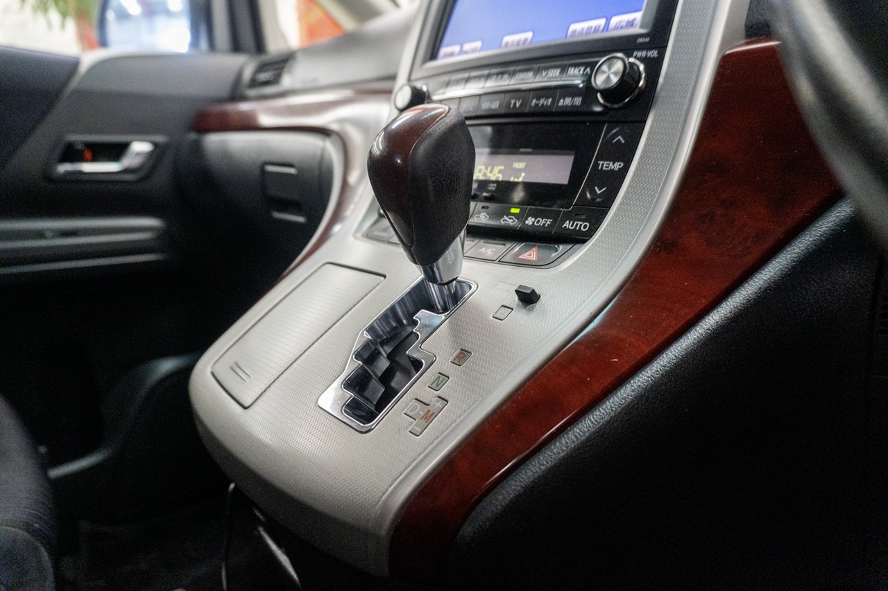 2009 Toyota Vellfire thumbnail