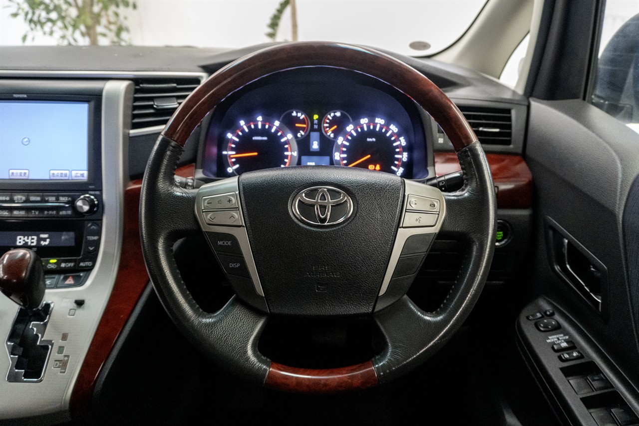 2009 Toyota Vellfire thumbnail