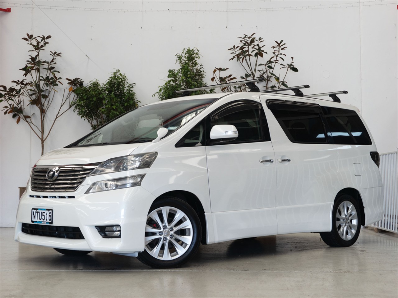 2009 Toyota Vellfire thumbnail