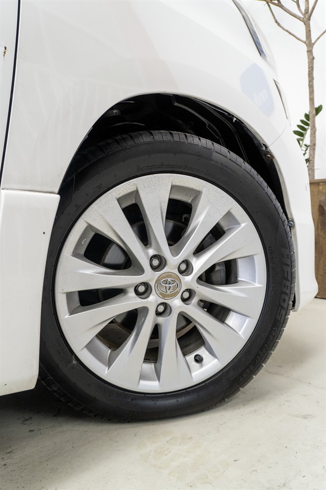 2009 Toyota Vellfire thumbnail