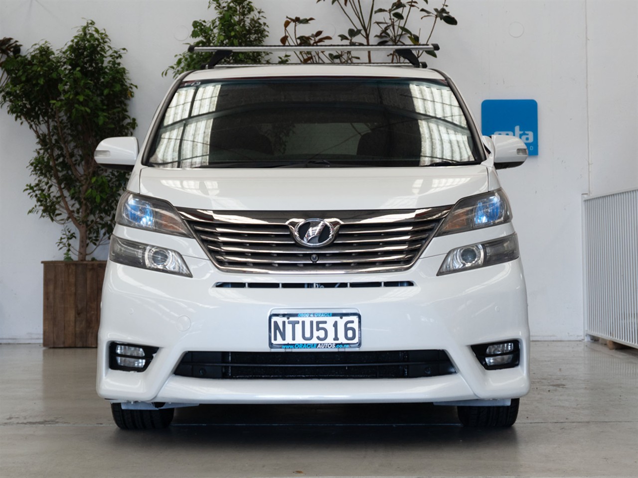 2009 Toyota Vellfire thumbnail