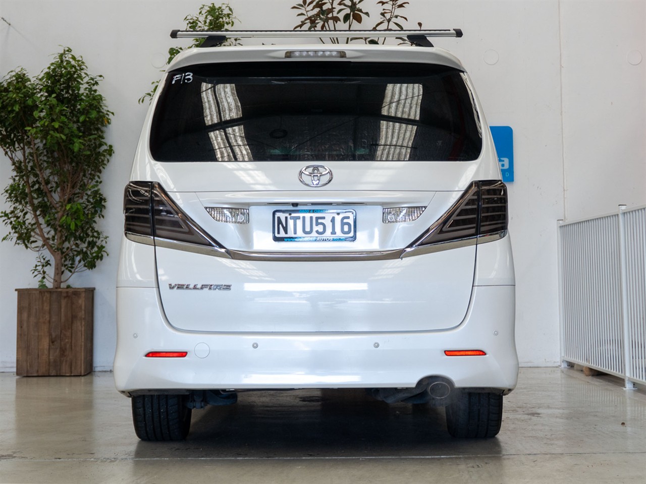 2009 Toyota Vellfire thumbnail