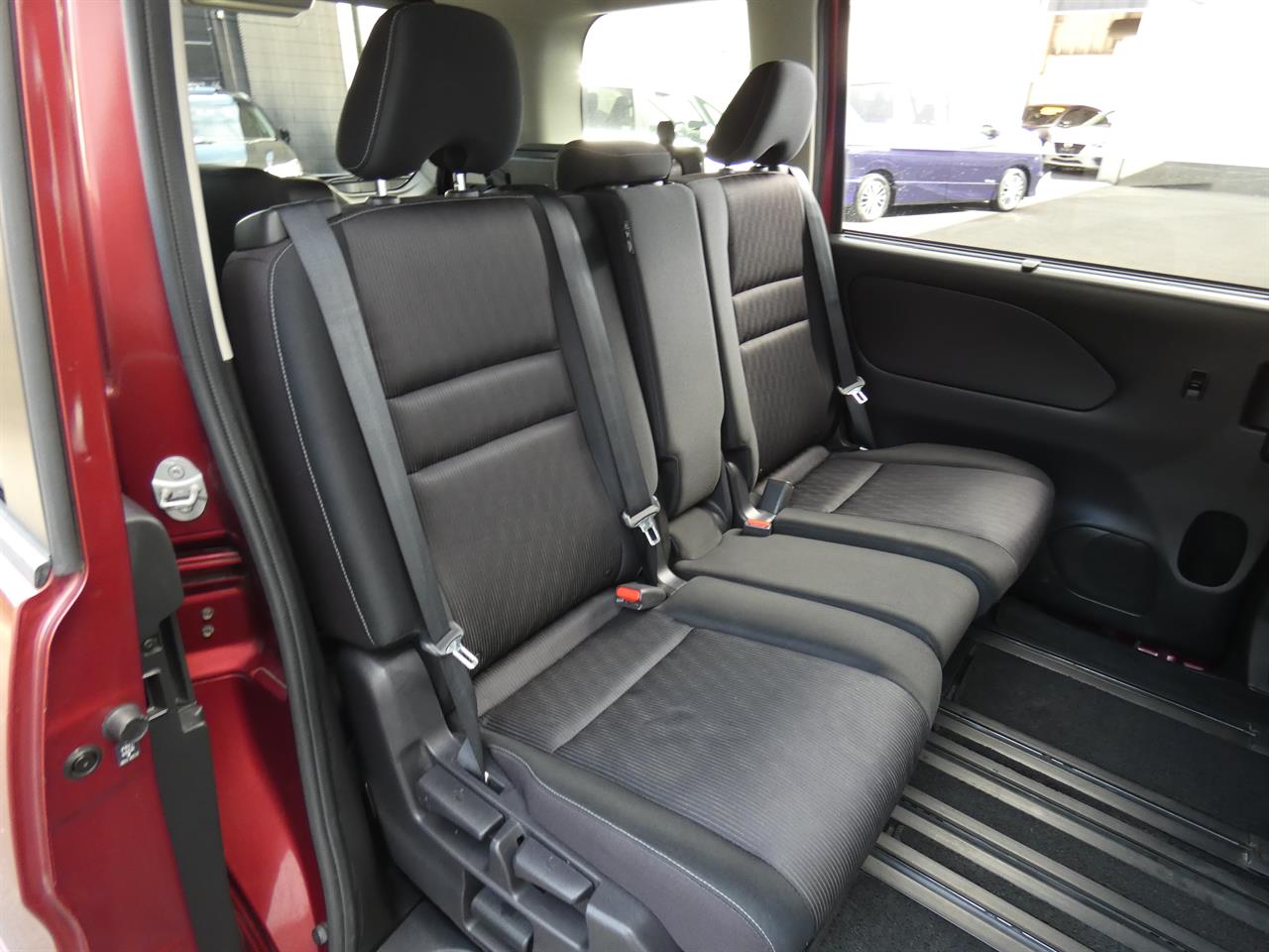 2016 Nissan SERENA thumbnail