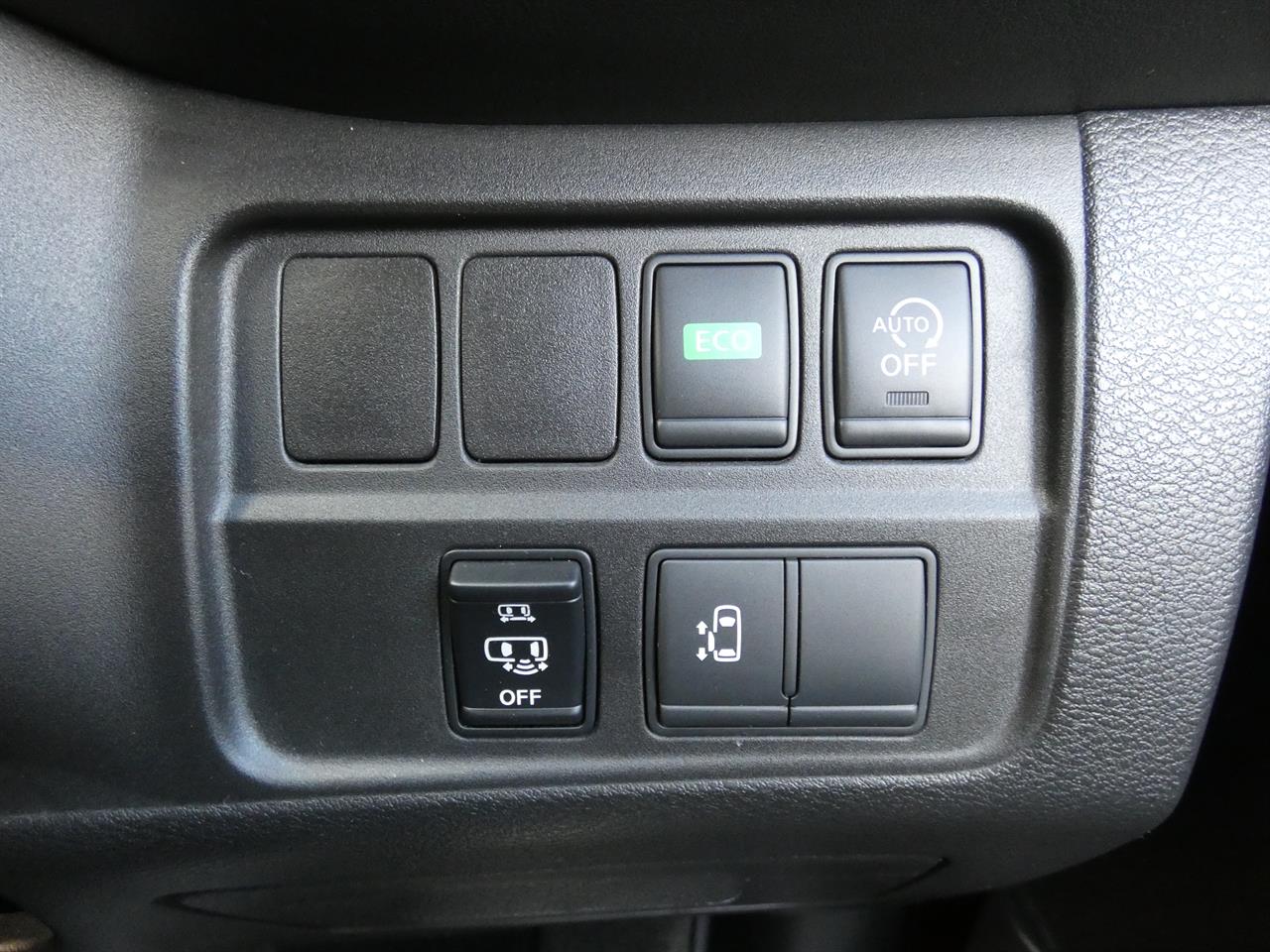 2016 Nissan SERENA thumbnail