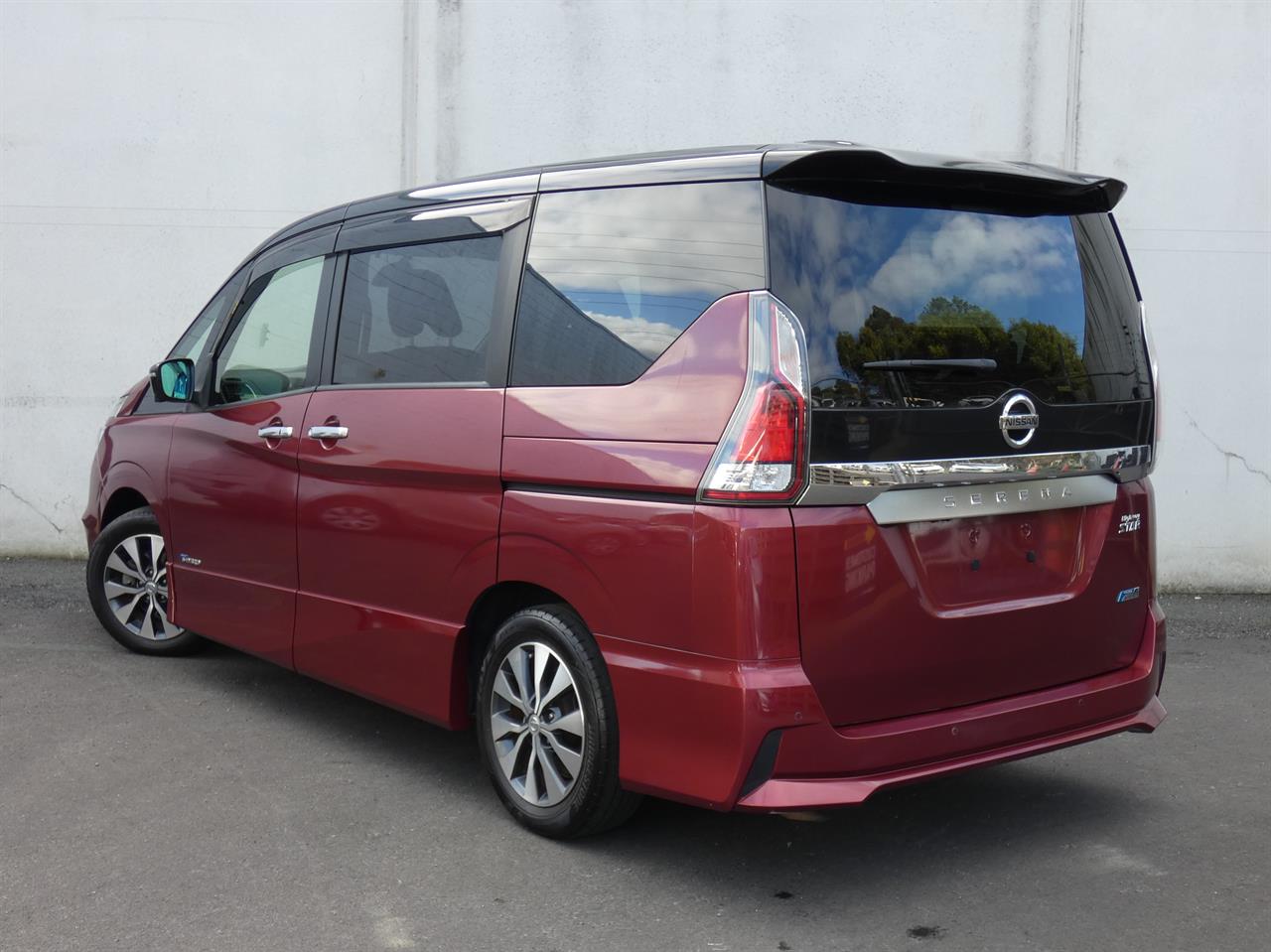 2016 Nissan SERENA thumbnail