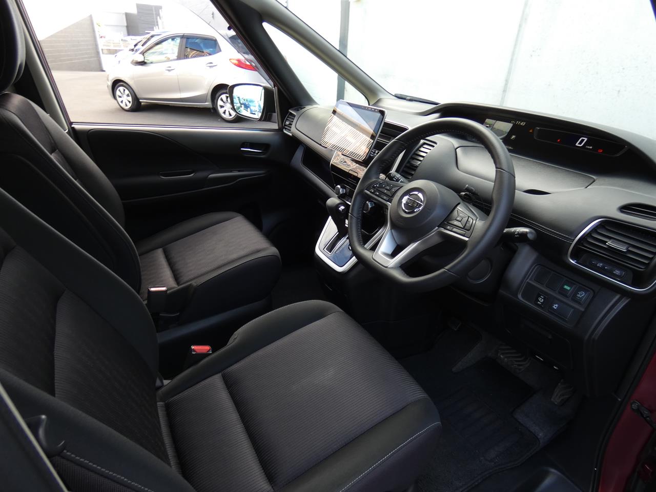 2016 Nissan SERENA thumbnail