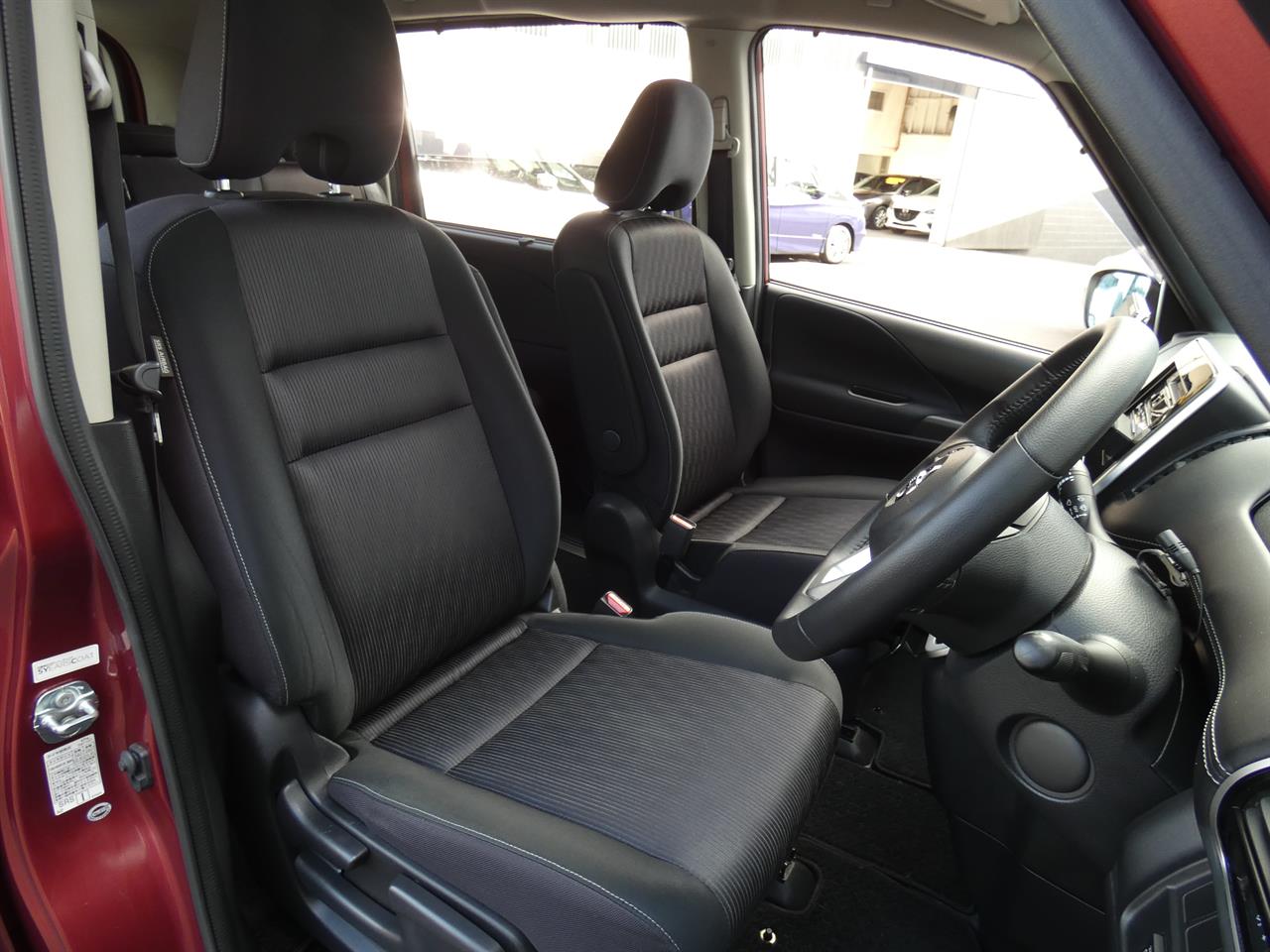 2016 Nissan SERENA thumbnail
