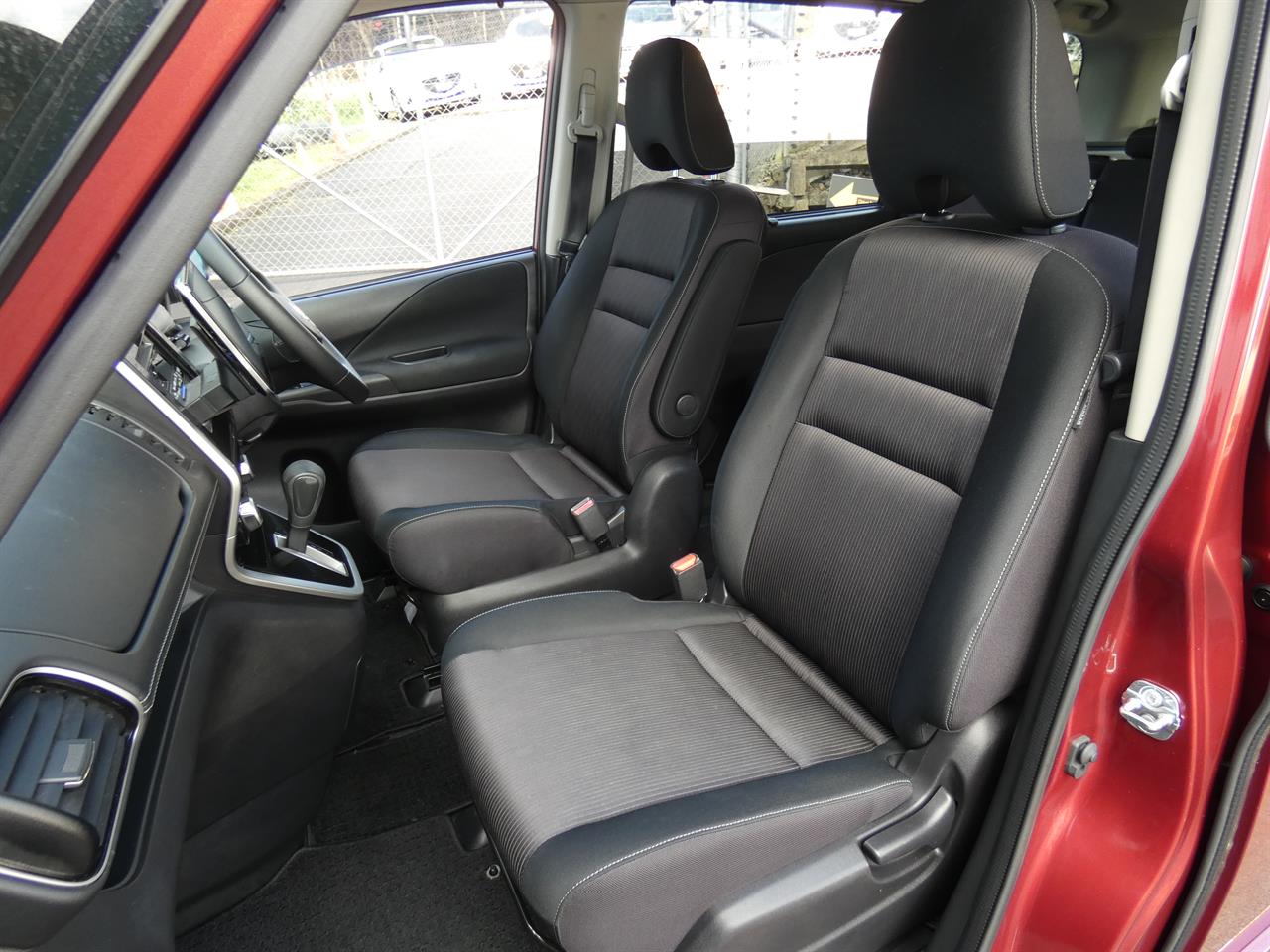 2016 Nissan SERENA thumbnail