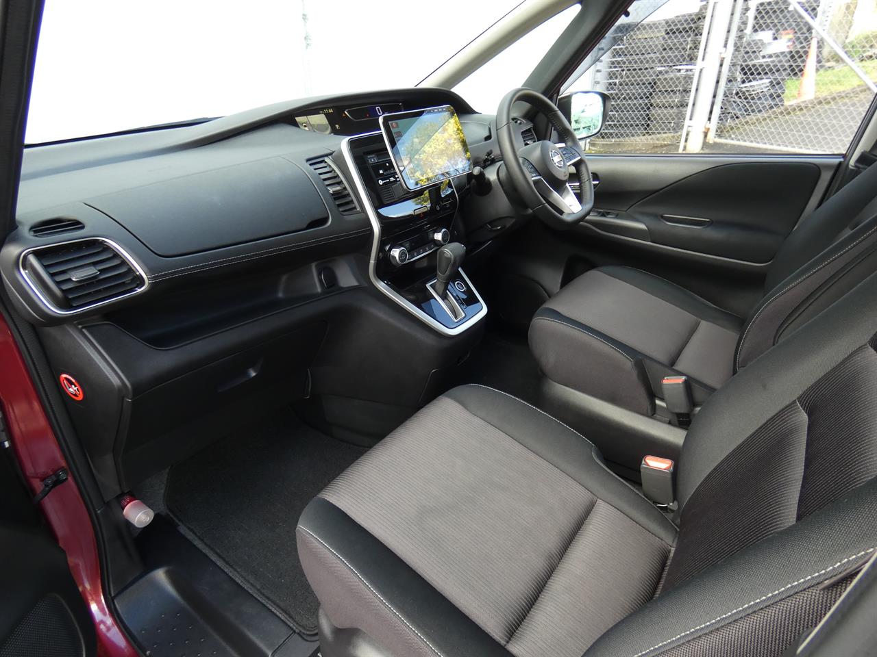 2016 Nissan SERENA thumbnail