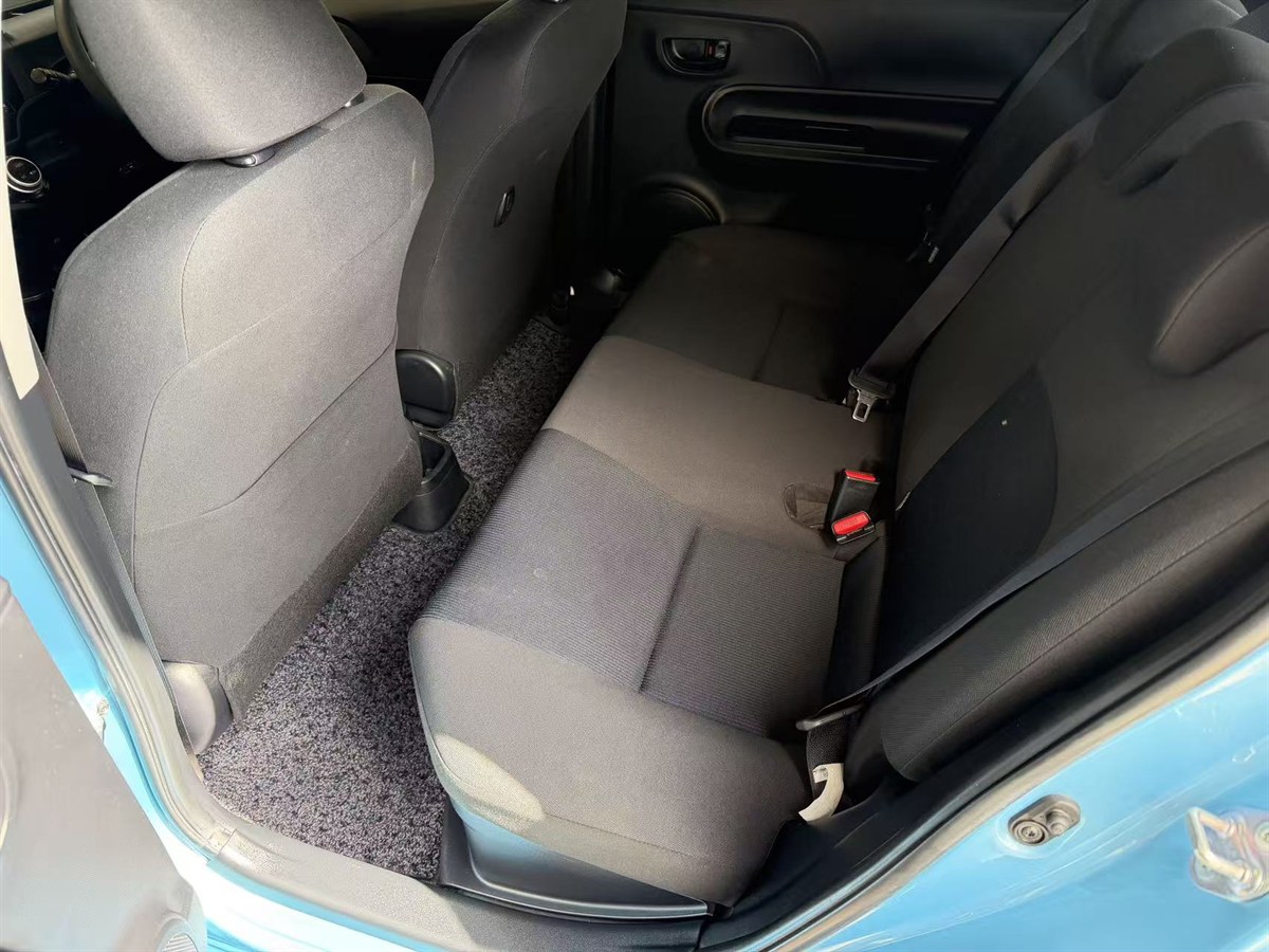 2015 Toyota Aqua thumbnail