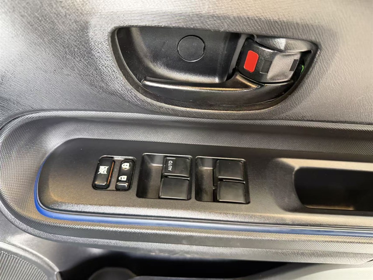 2015 Toyota Aqua thumbnail