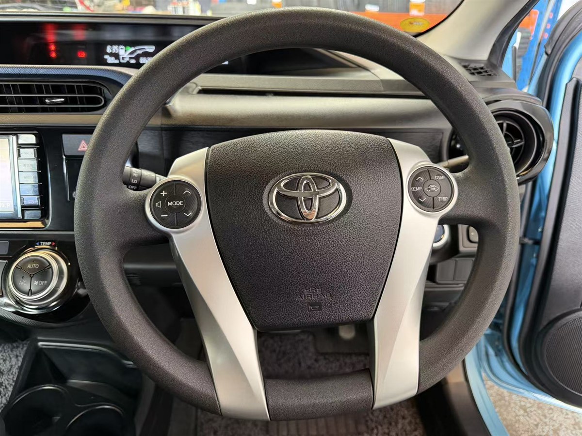 2015 Toyota Aqua thumbnail