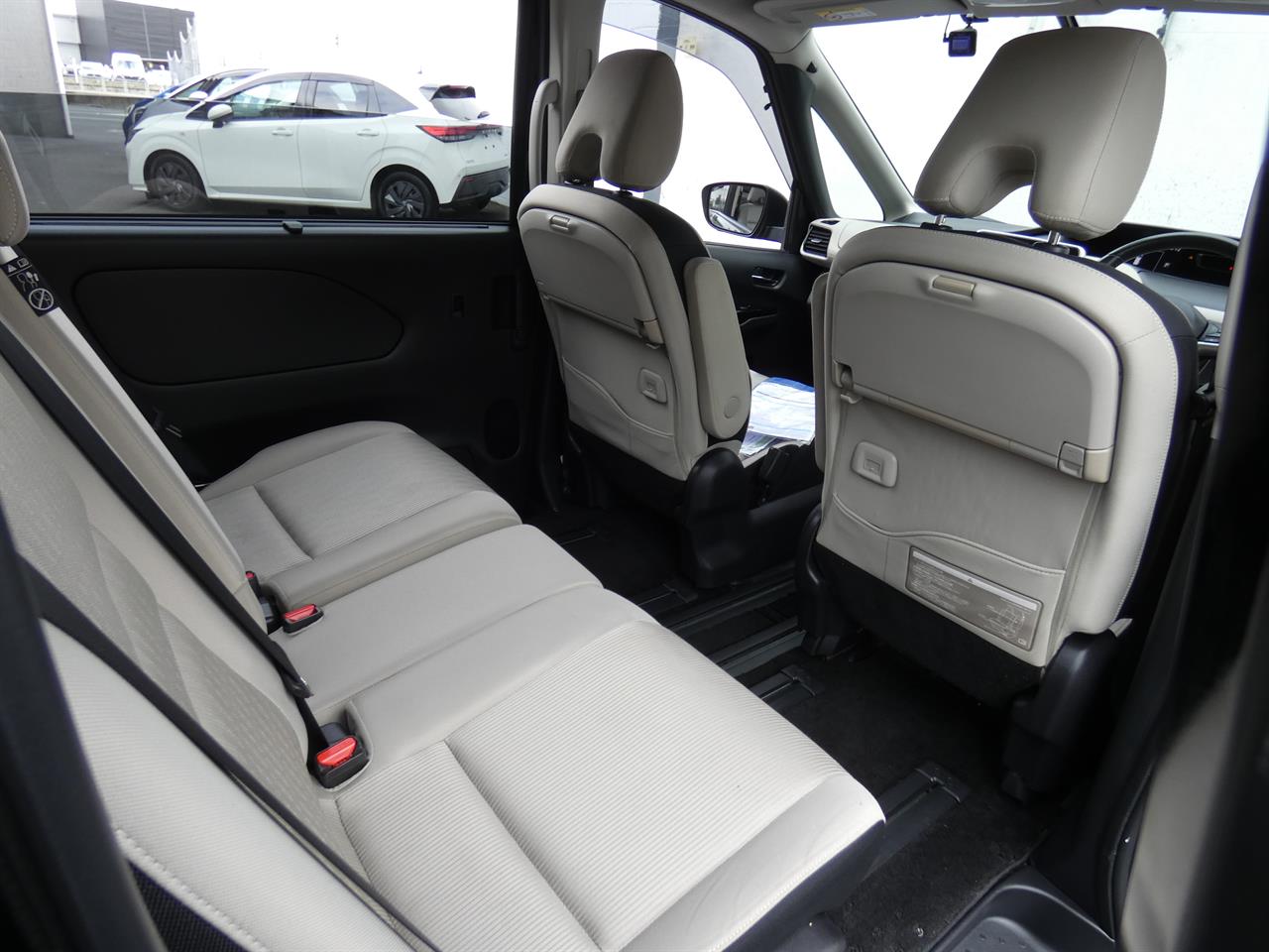 2016 Nissan SERENA thumbnail
