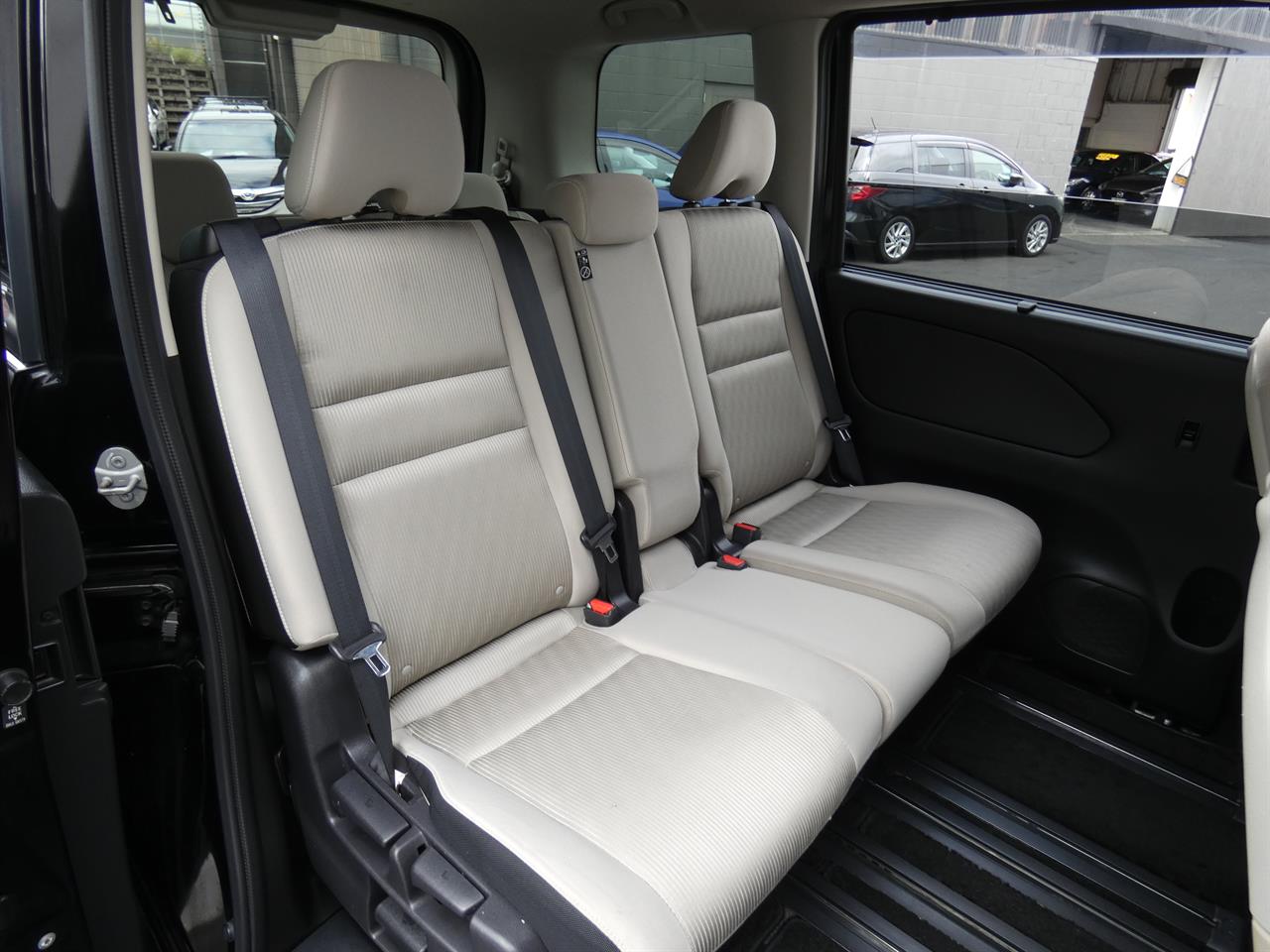 2016 Nissan SERENA thumbnail