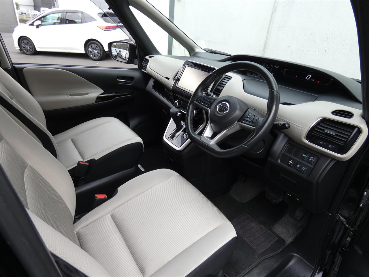 2016 Nissan SERENA thumbnail
