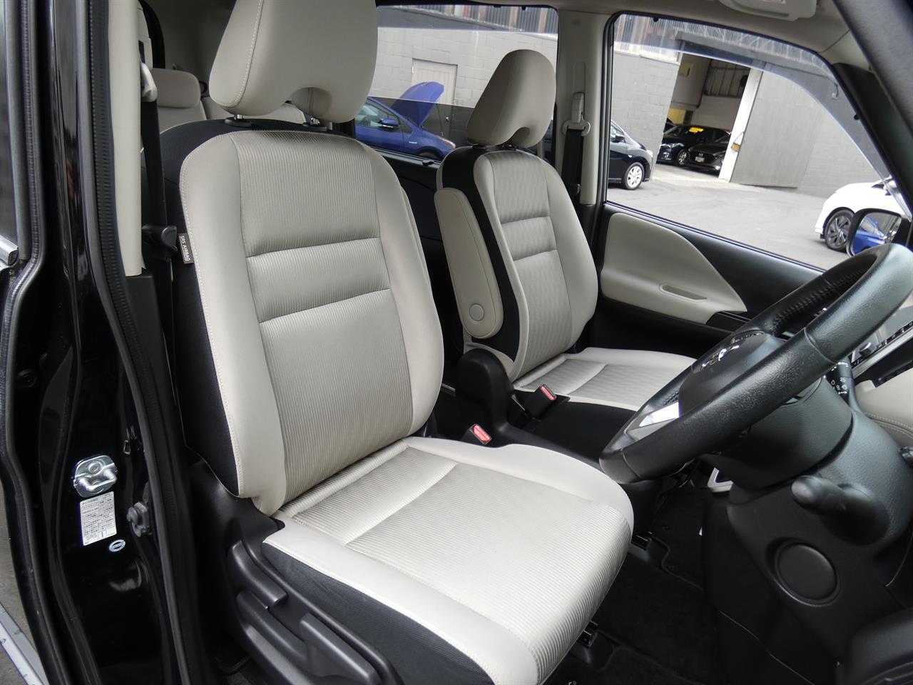 2016 Nissan SERENA thumbnail