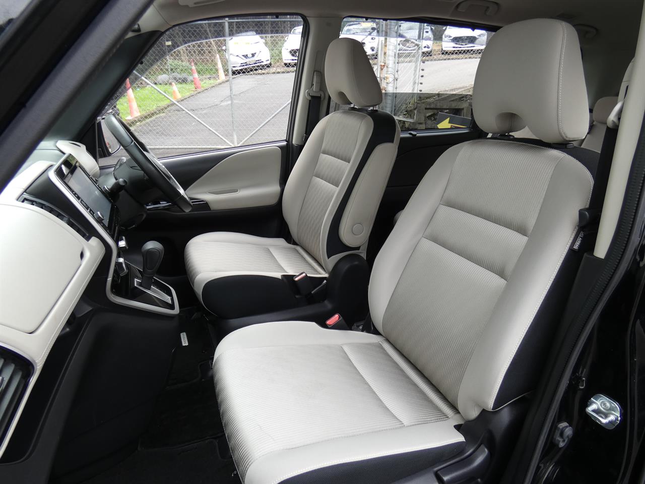 2016 Nissan SERENA thumbnail